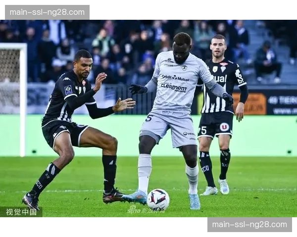 昂热2-1逆转克莱蒙，下半场提升压迫强度成转折点